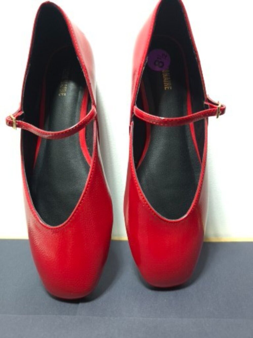 Red Cushionaire Womans Flats (8&1/2)